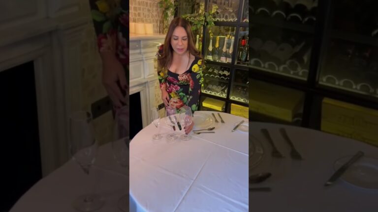 como se colocan los vasos y copas en la mesa