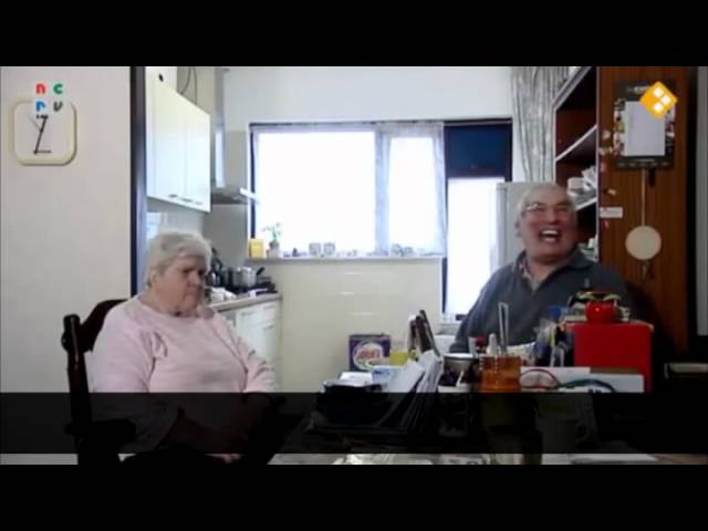 hombre que no puede parar de reir