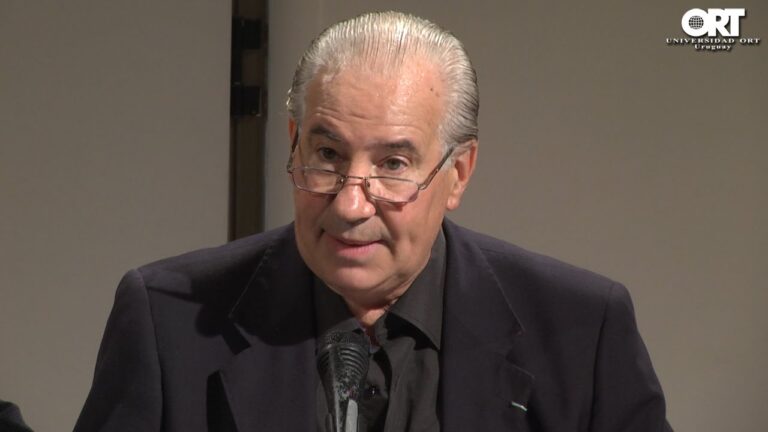 la niña que miraba los trenes partir