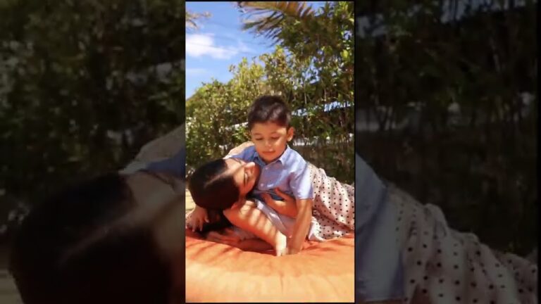 mujeres desnudas deseando feliz dia del niño 2018