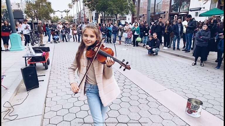niña que toca violin en la calle