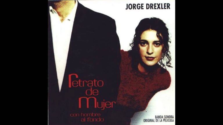 retrato de mujer con hombre al fondo