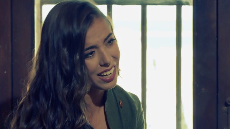 tengo las puertas del alma abiertas de par en par